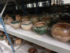 Wizyta w magazynie archeologicznym Bahrain National Museum. (Foto: Ł. Rutkowski)
