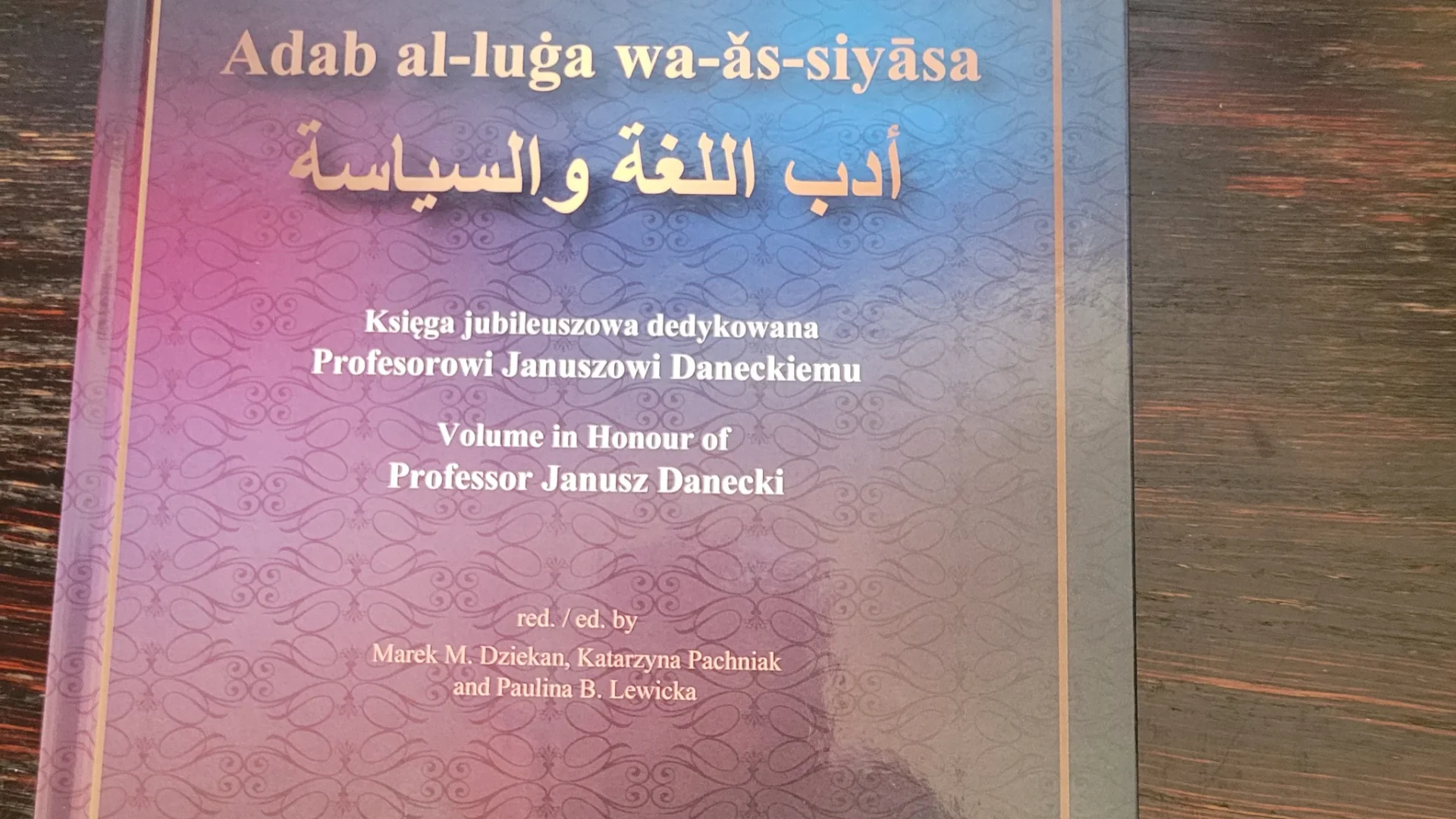 Wydanie książki „Adab al-lugha wa-s-siysa”