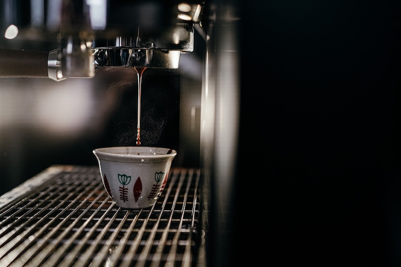 Pod ciśnieniem: fizyka parzenia idealnego espresso