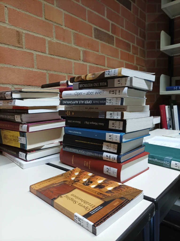 kwerenda naukowa w bibliotece na Uniwersytecie w Bayreuth