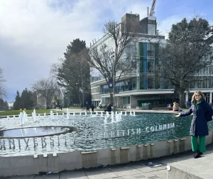 Małgorzata Przanowska - przy centralnej fontannie UBC