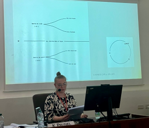 Karolina Prusiel podczas wygłaszania referatu, fot. Hinano IIda